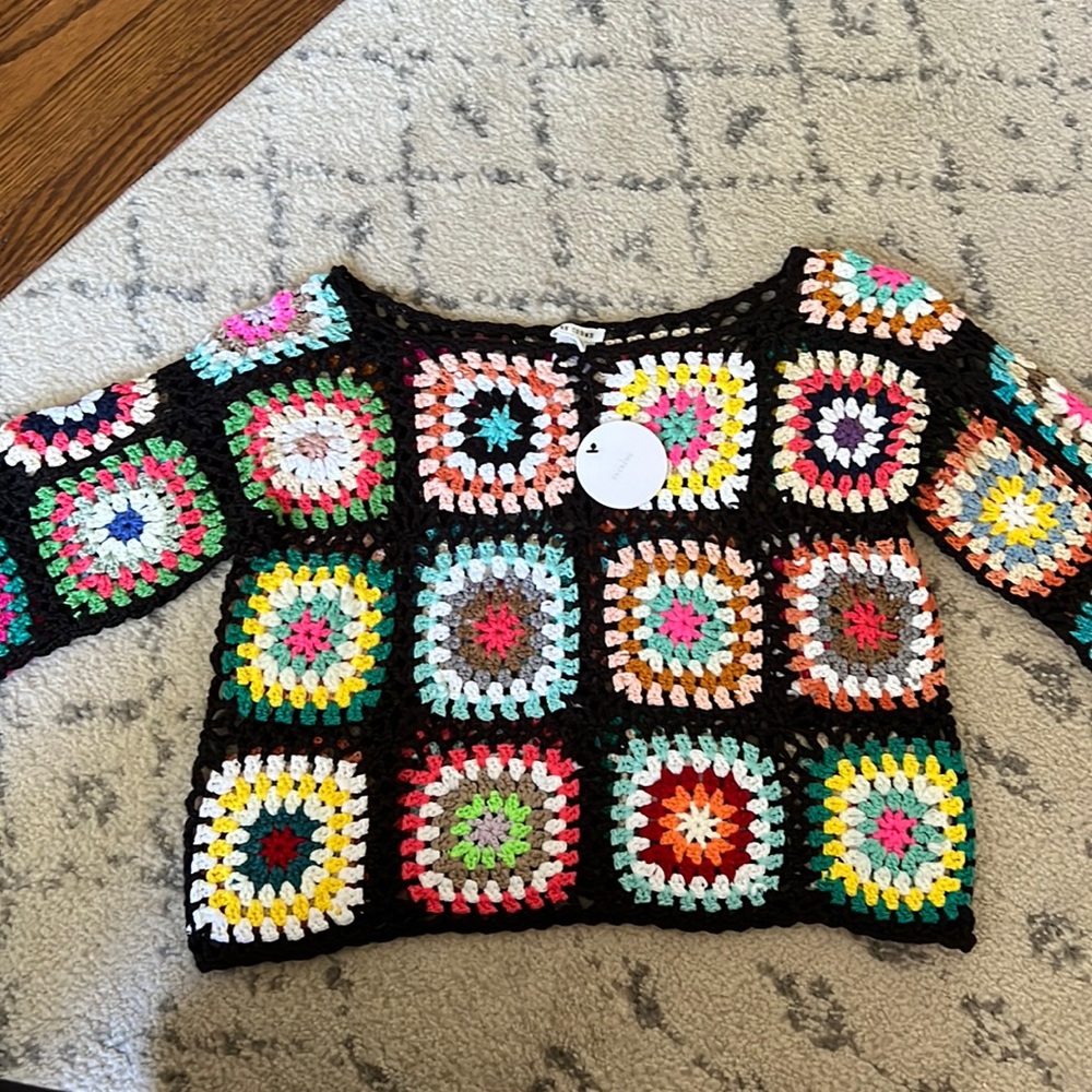 VICI CROCHET CROP TOP